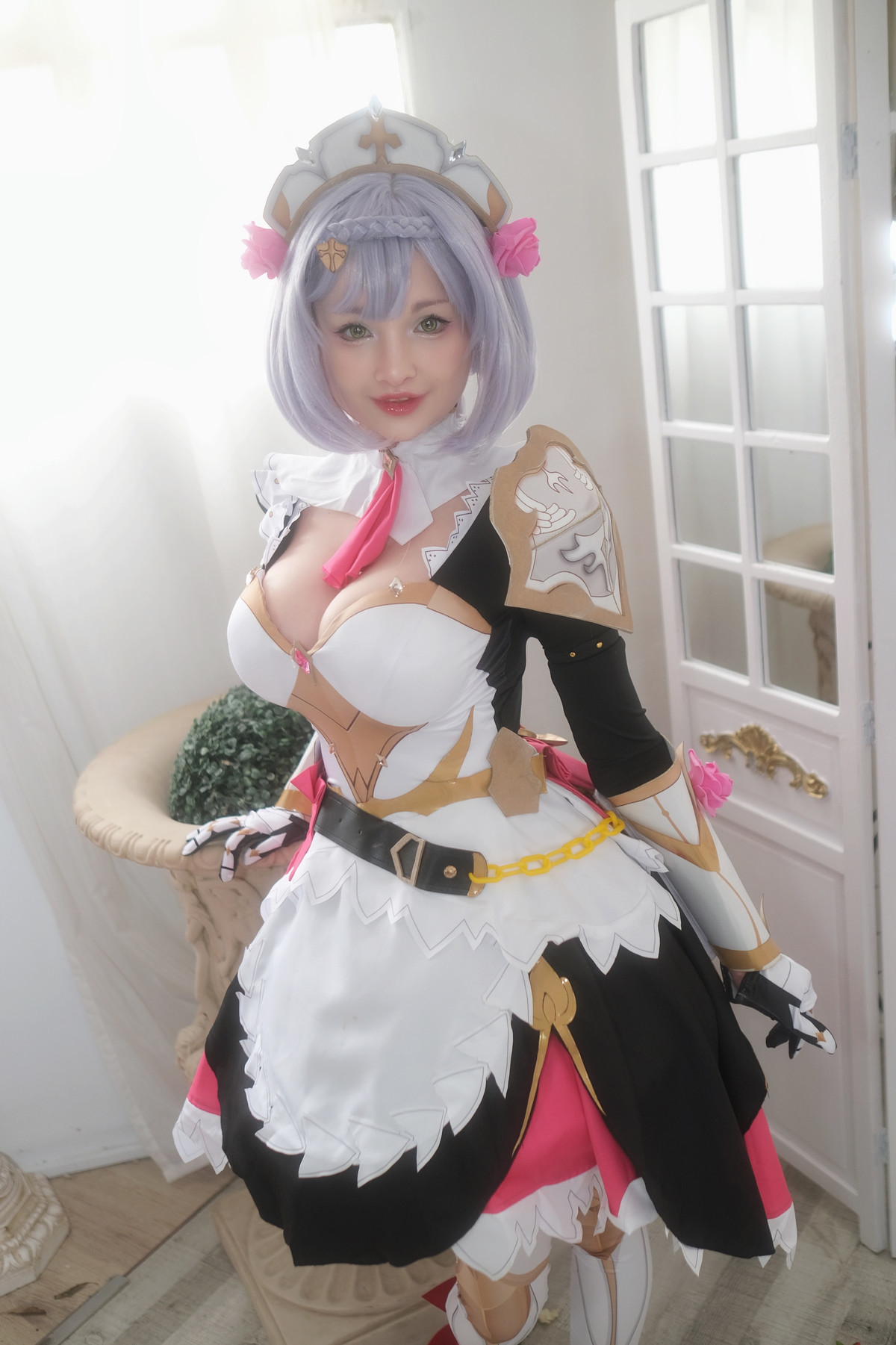 Hidori Rose Cosplay Noelle - Genshin Impact 3