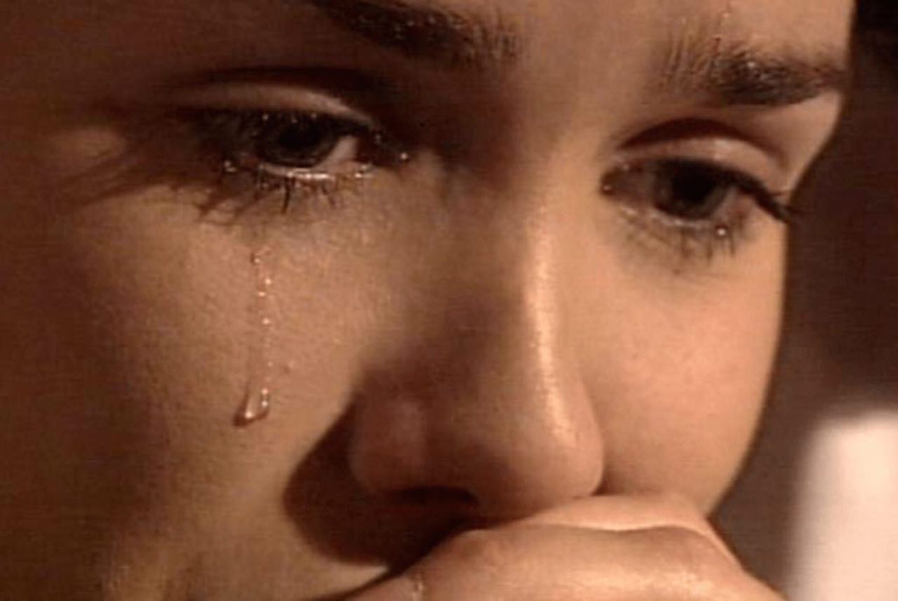 фото плачущей матери