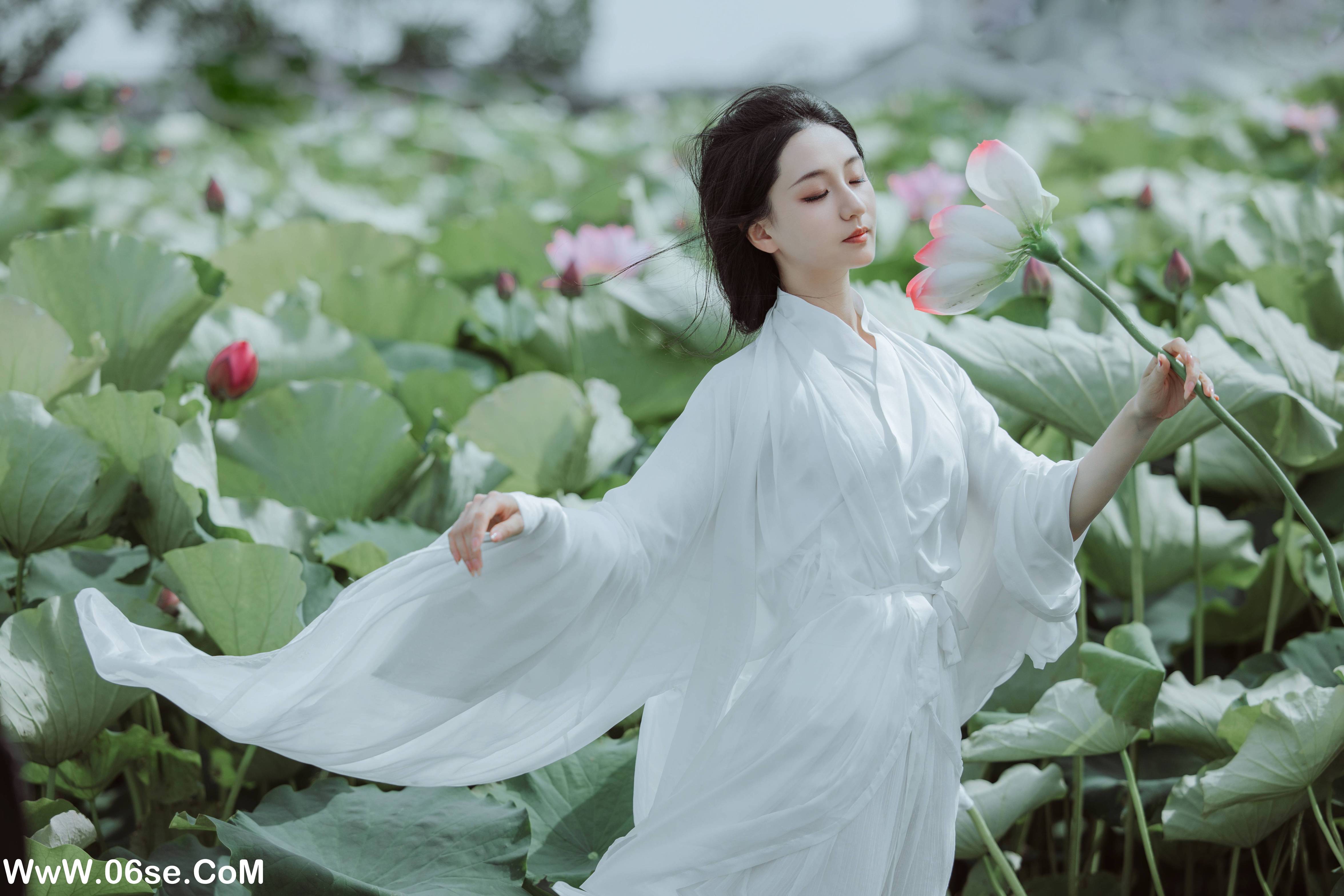 图片[11]-[YITUYU艺图语]2022.08.06 荷花 柒苡安[22+1P／249MB]-六色网
