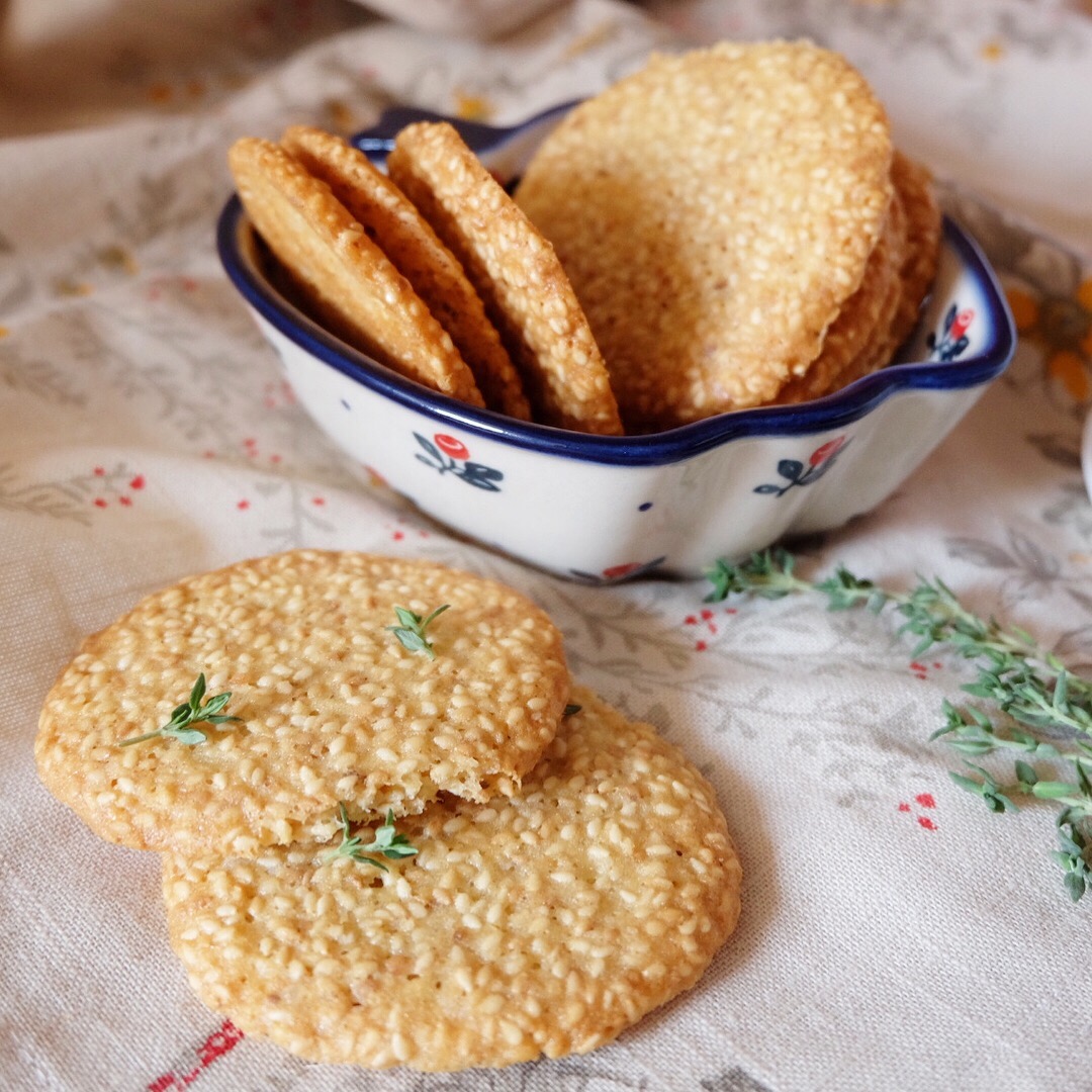 Домашнее печенье с кунжутом. Кунжутное печенье песочное. Печенье сдобное кунжутное. Печенье сезам с кунжутом. Грановская кунжутка печенье.