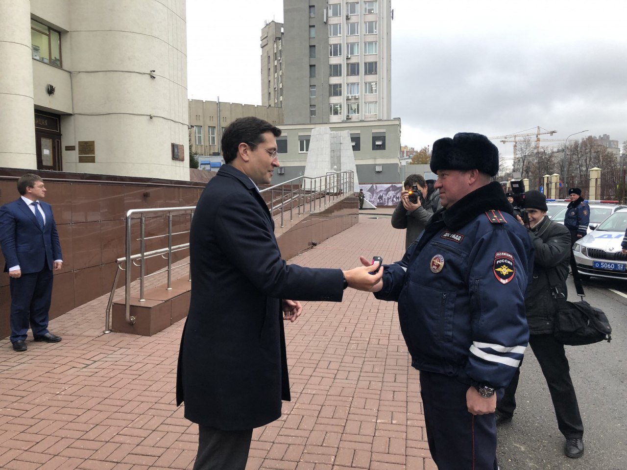 Полиция передает. ДПС Нижний Новгород. Машина губернатора Нижегородской области. ГИБДД Нижегородской области. Гаишники Нижний Новгород.