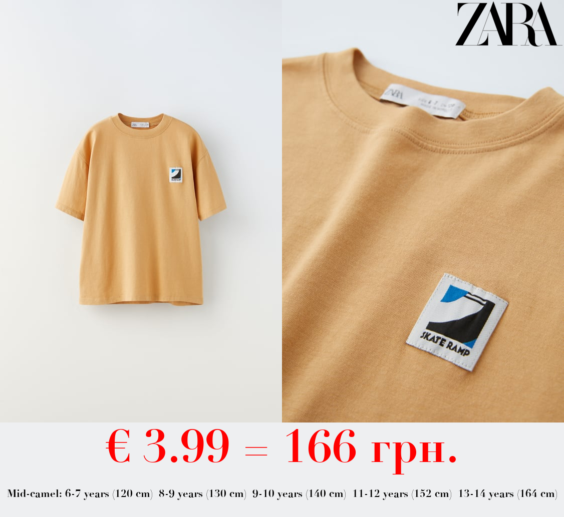 T-SHIRT WITH TAG APPLIQUÉ