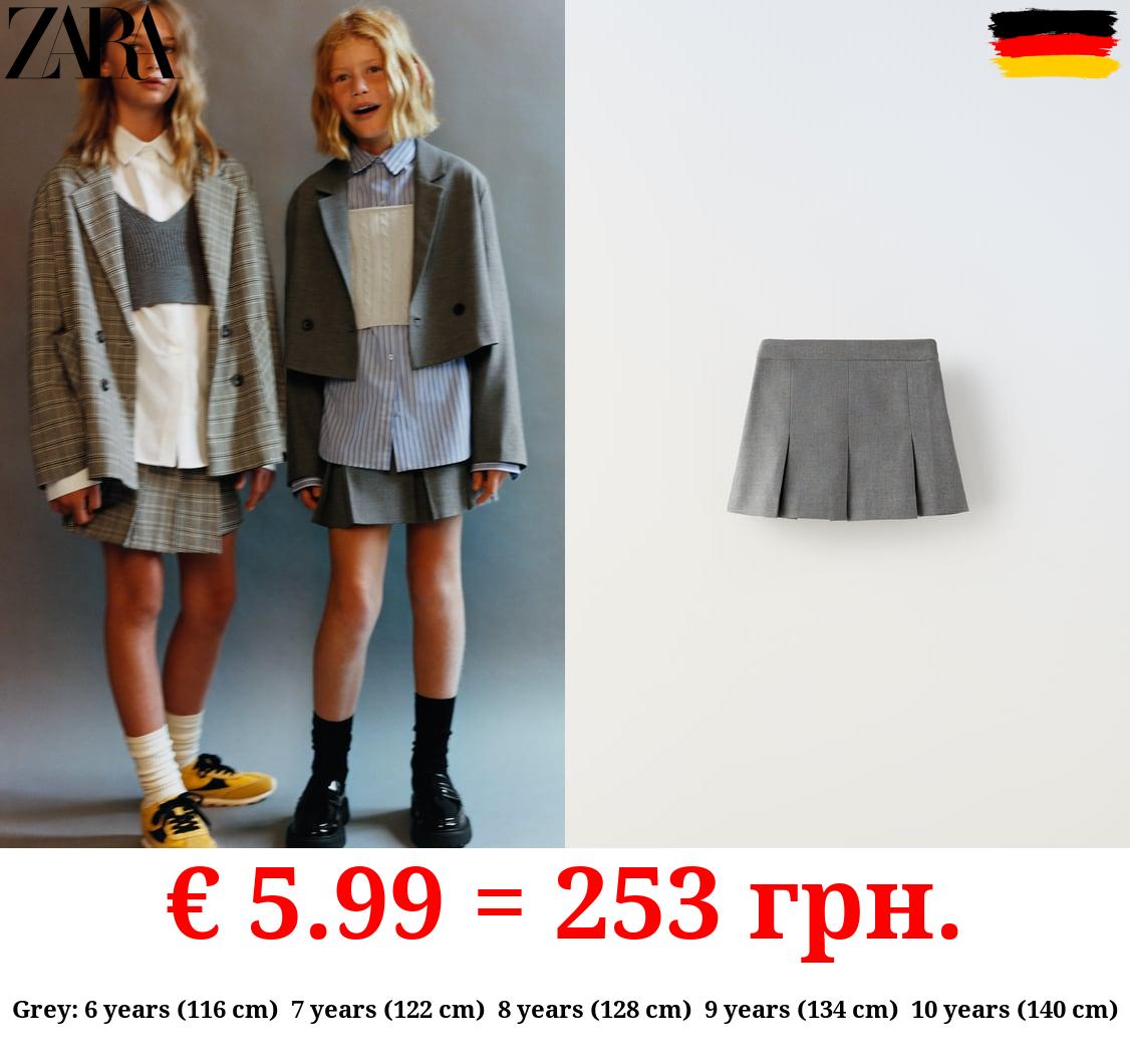 BOX PLEAT SKIRT WITH BUCKLE