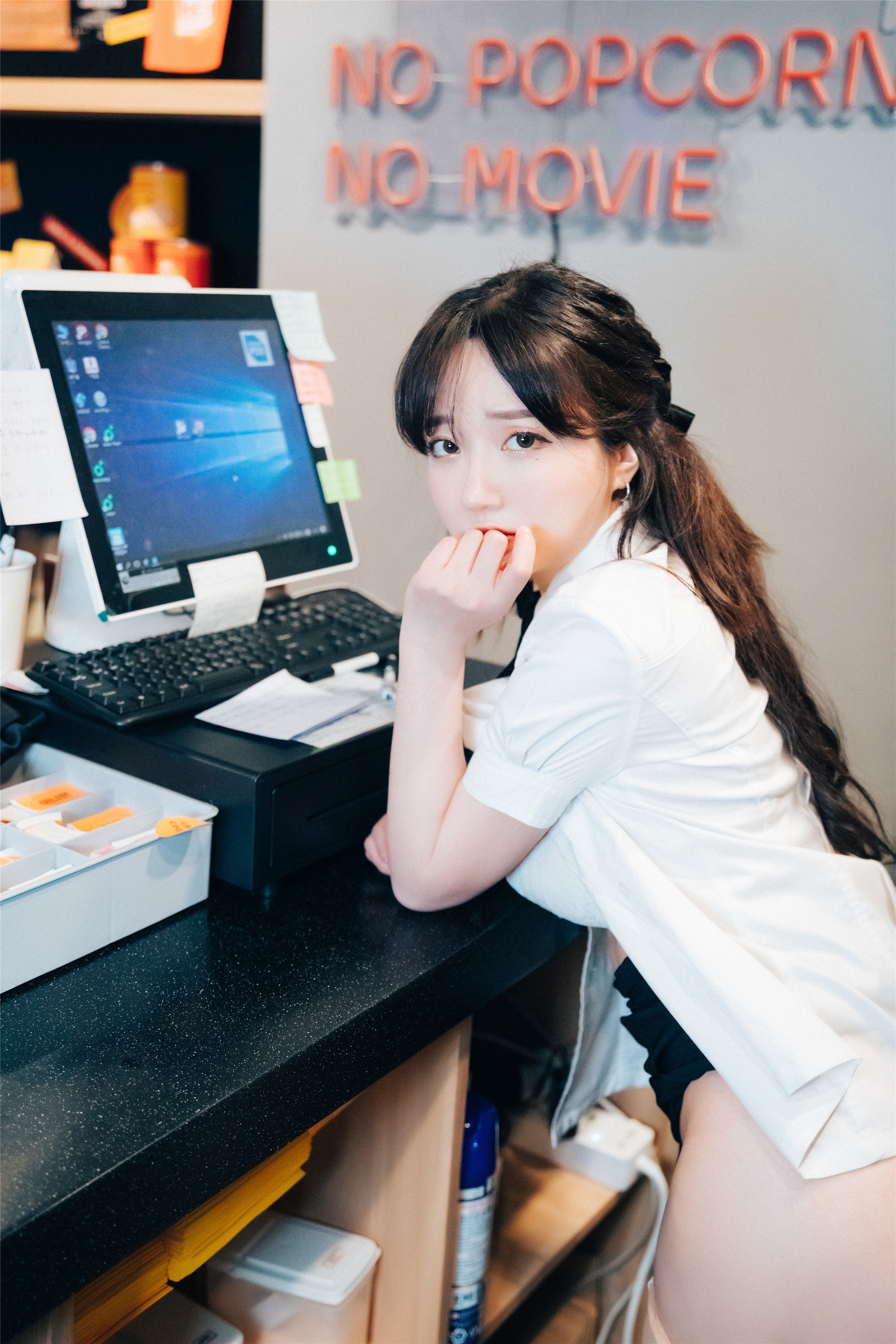 [Loozy] Son Ye-Eun (손예은) - Ticket Girl 120P 32