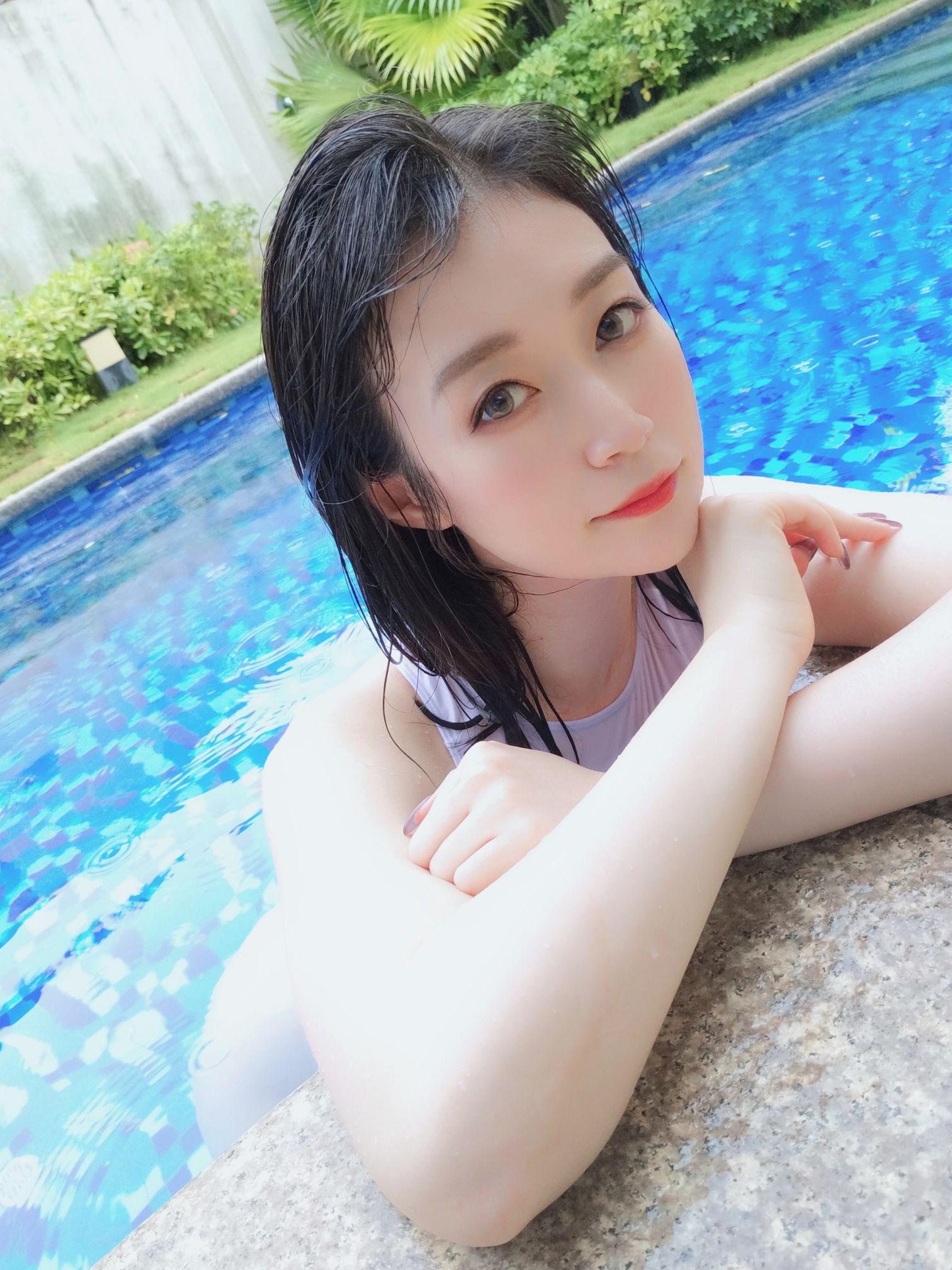 白银81-白色竞泳 [83P2V] 31