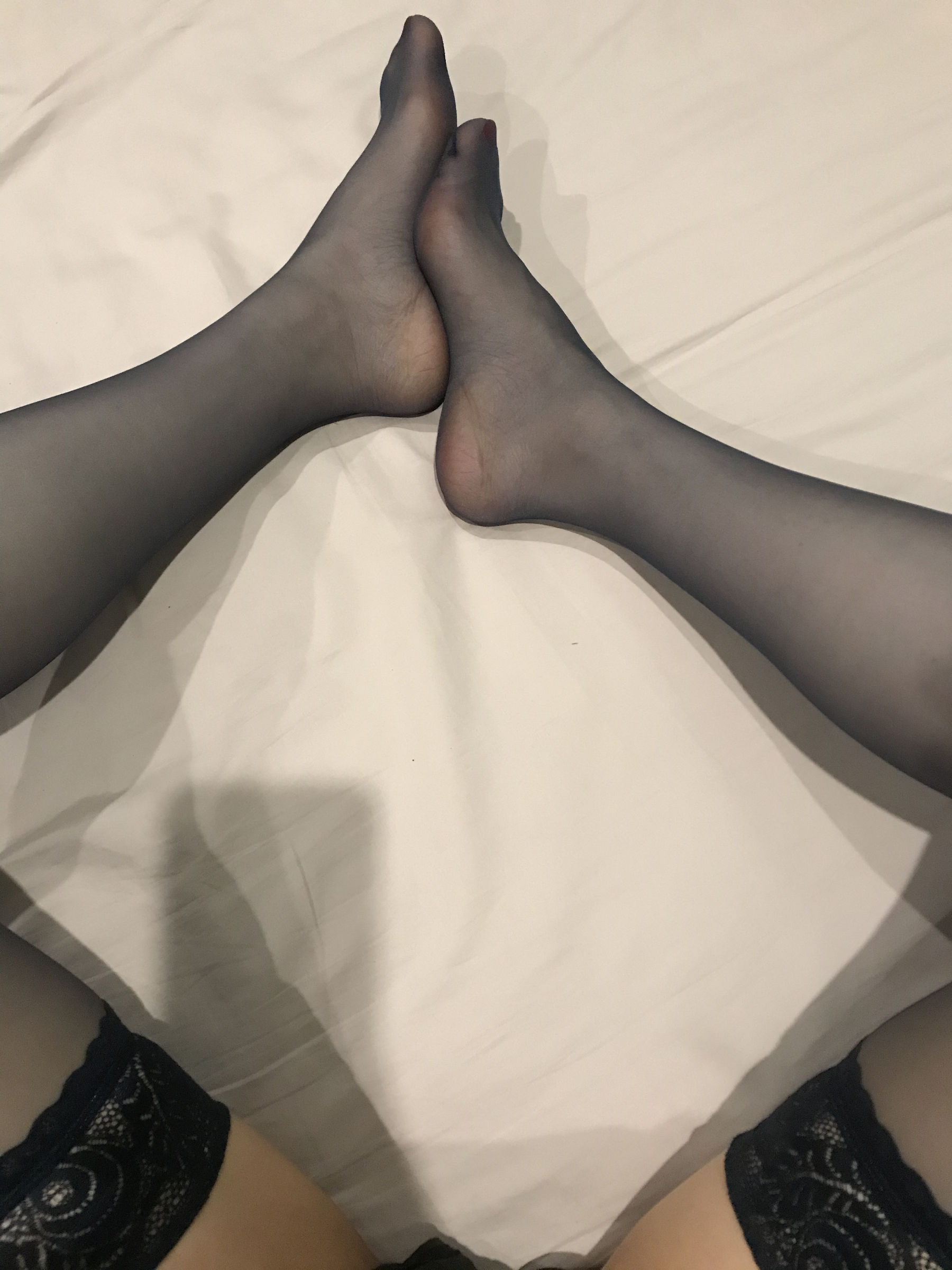 [福利COS]_丝足博主麋鹿_Monroe_2020.06.09_黑蕾丝半筒袜-写真图集共12P 4