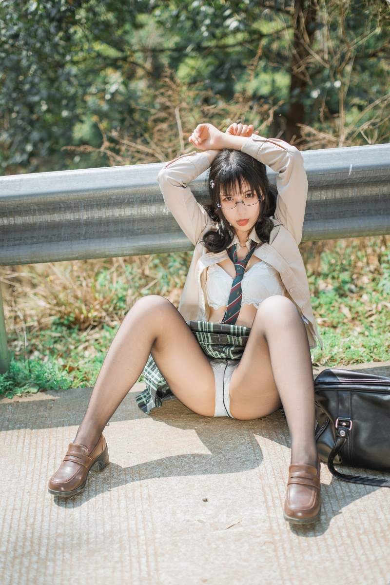 PR社-逐月 野外露出[45P] 11
