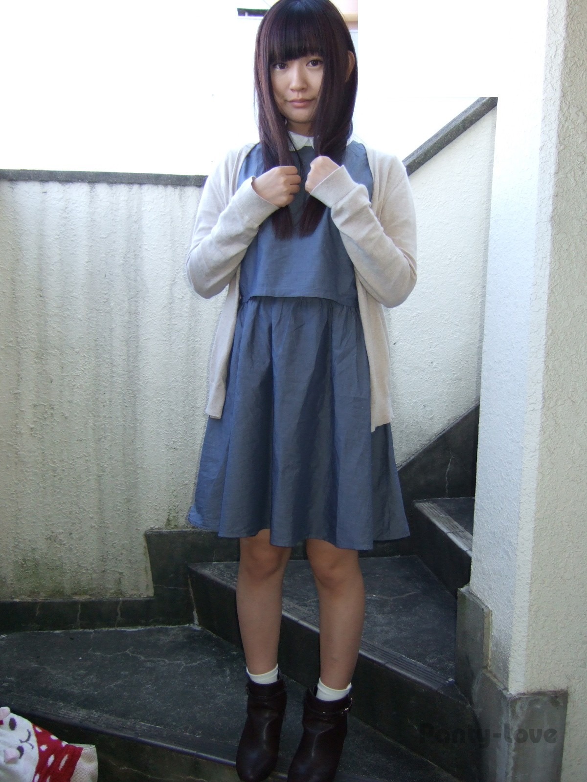 青涩小妹楼梯间内衣展示 50