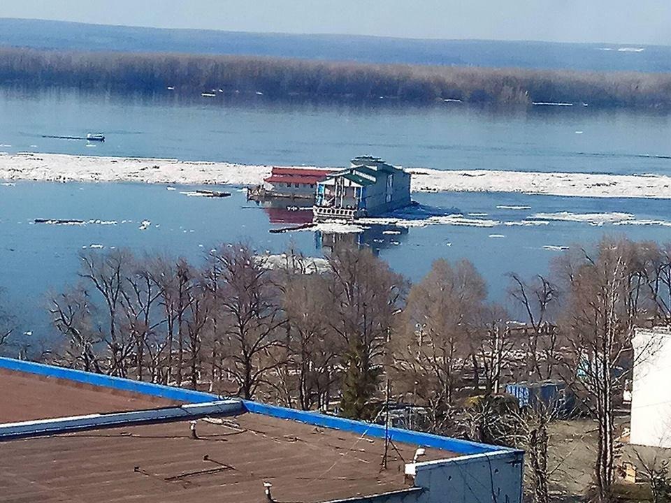 Дебаркадер новосибирск. Дебаркадер Ульяновск. Дебаркадер Тольятти. Дебаркадер волна Тольятти.