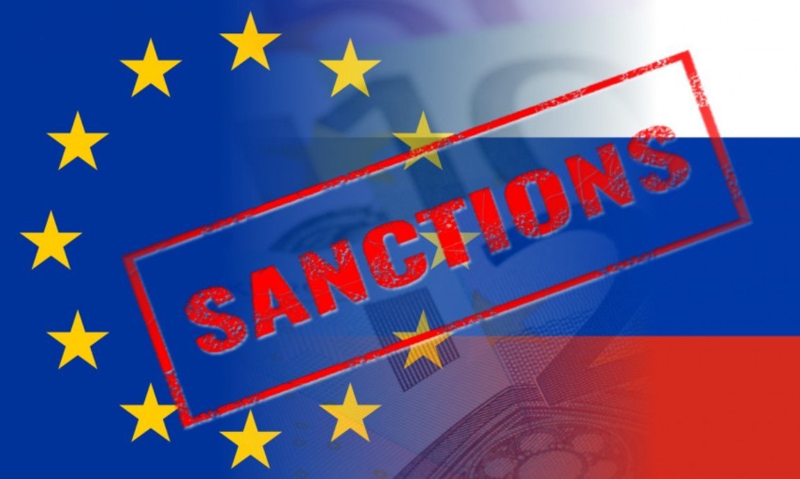 Евросоюз официально ввел санкции против России за признание "ЛДНР"