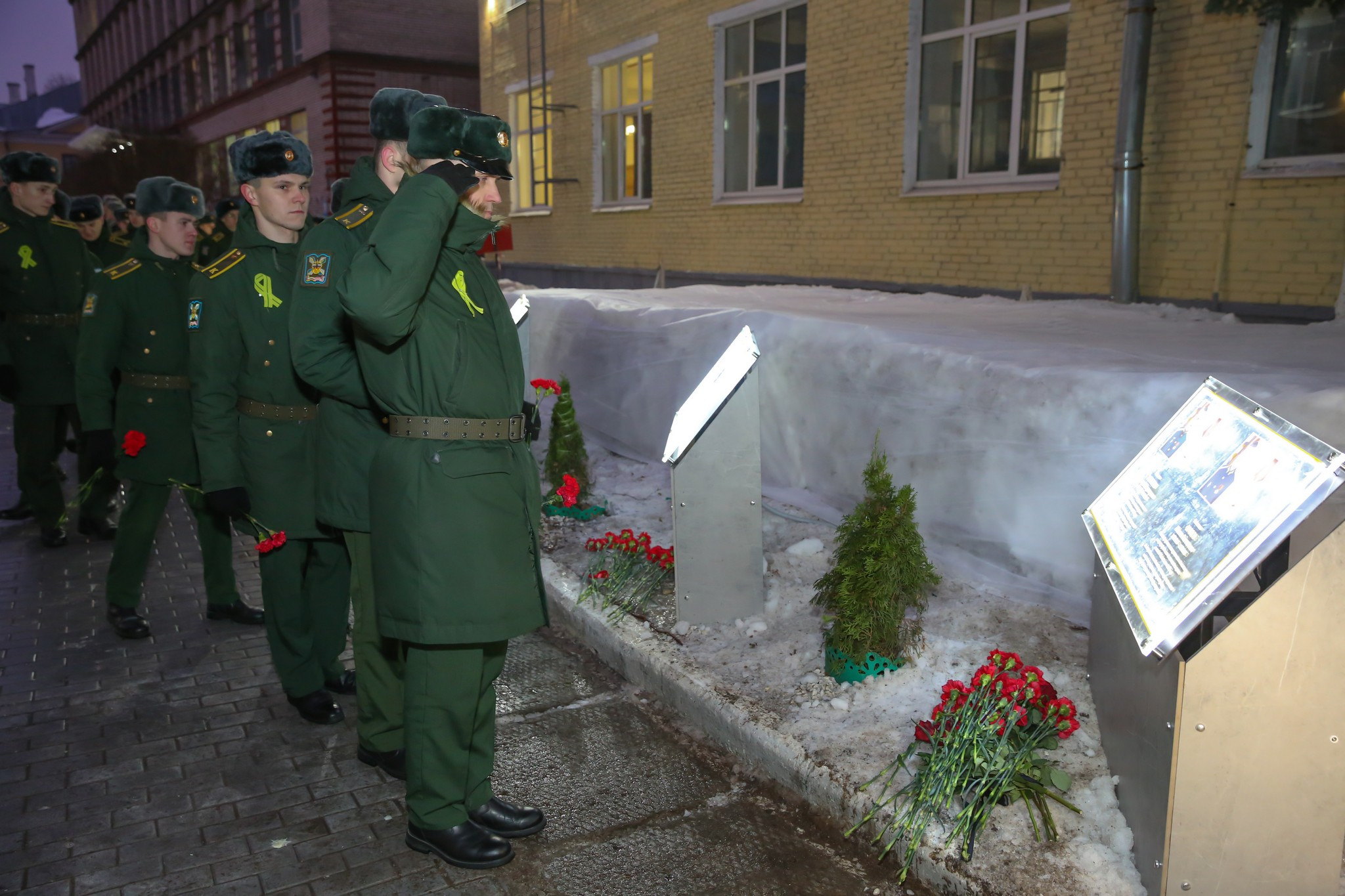 блокадный метроном. ленинградский блокадный метроном. печальным символом ленинграда стали. метроном в блокадном ленинграде. печальным символом блокадного ленинграда стал.