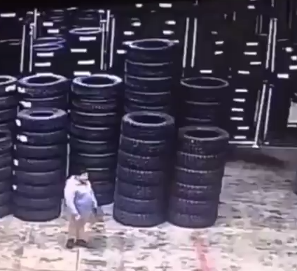 En el almacén de neumáticos