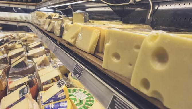 Обязательное выбытие маркированных сыров сроком годности до 40 суток включительно через ККТ переносится на 31 марта