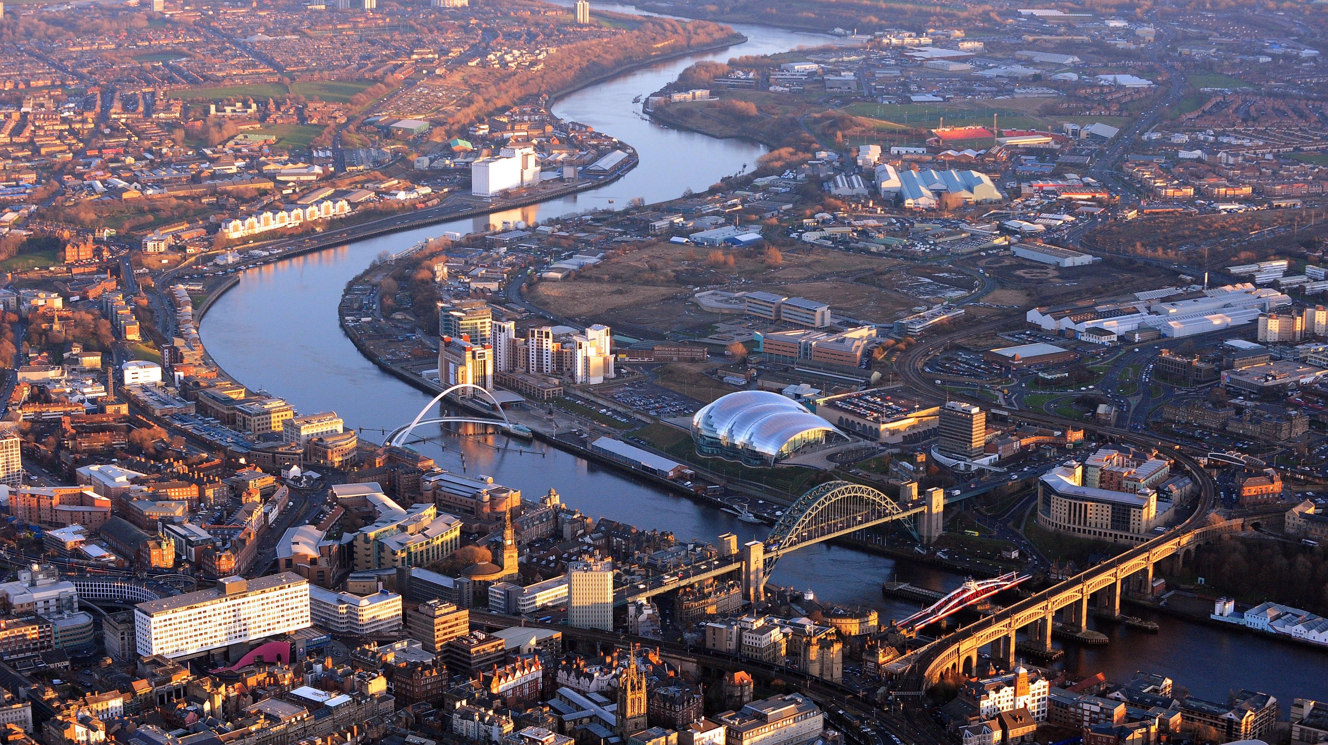 New castle. Newcastle город в Англии. Ньюкасл-апон-тайн Великобритания. Ньюкасл апон тайн город. Newcastle upon Tyne город.