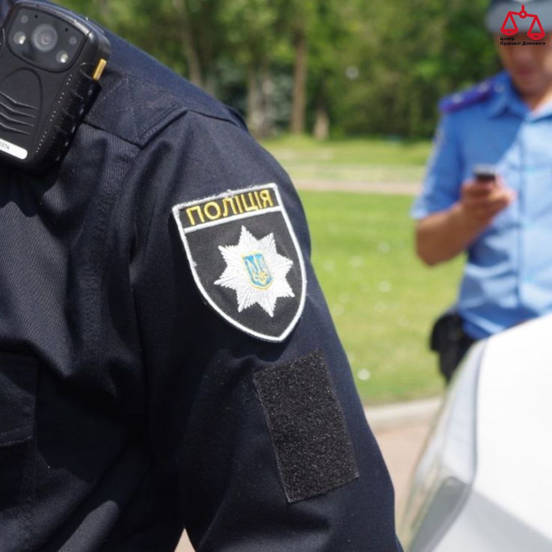 Можно ли сотрудников полиции выкладывать в интернет. Если вас остановили сотрудники полиции. Полицейский за компьютером. Имеет ли право сотрудник полиции. Можно ли сотрудников полиции выкладывать в интернет.