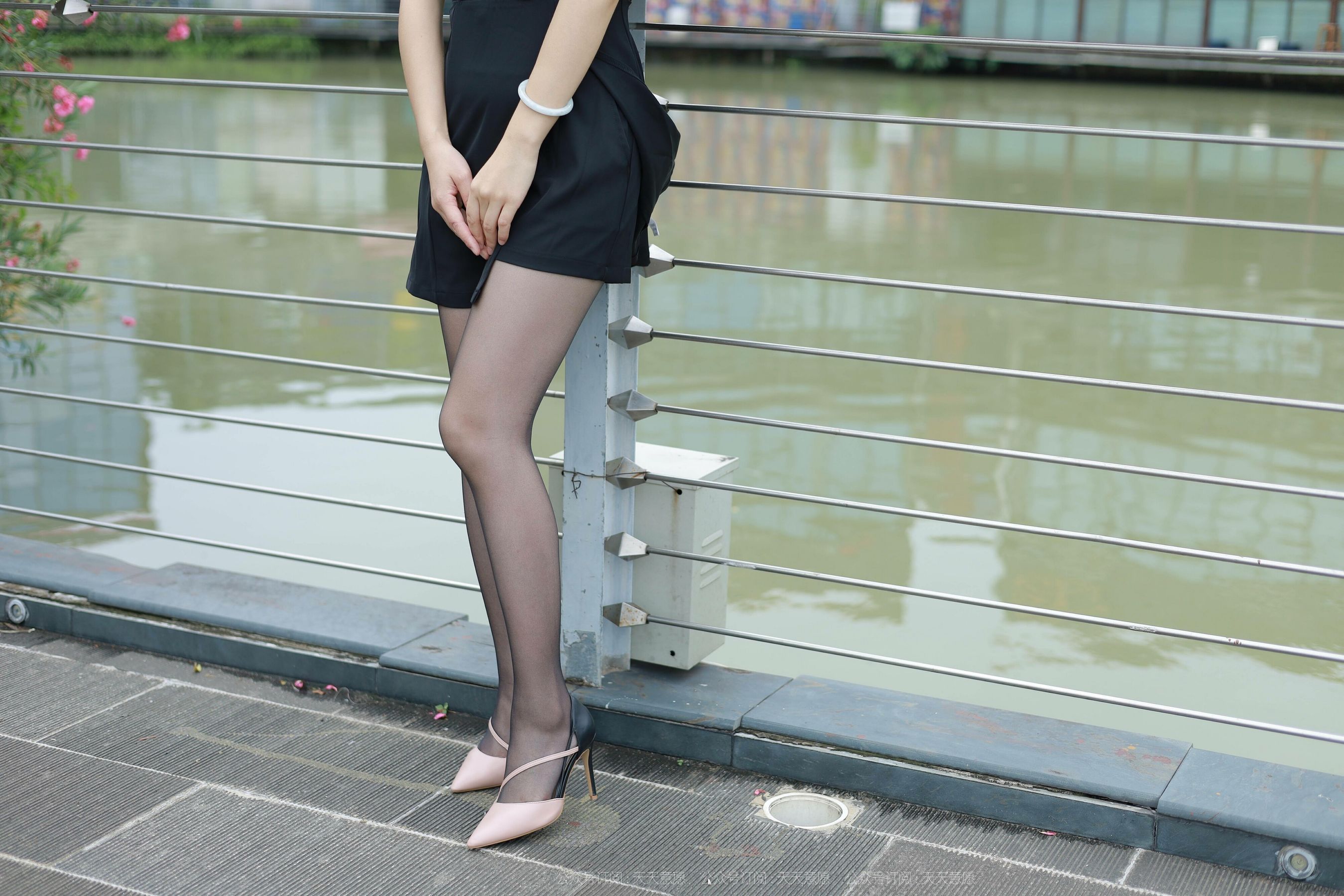 [IESS异思趣向]_模特：小婕《桥上的美女》-写真图集共95P 8
