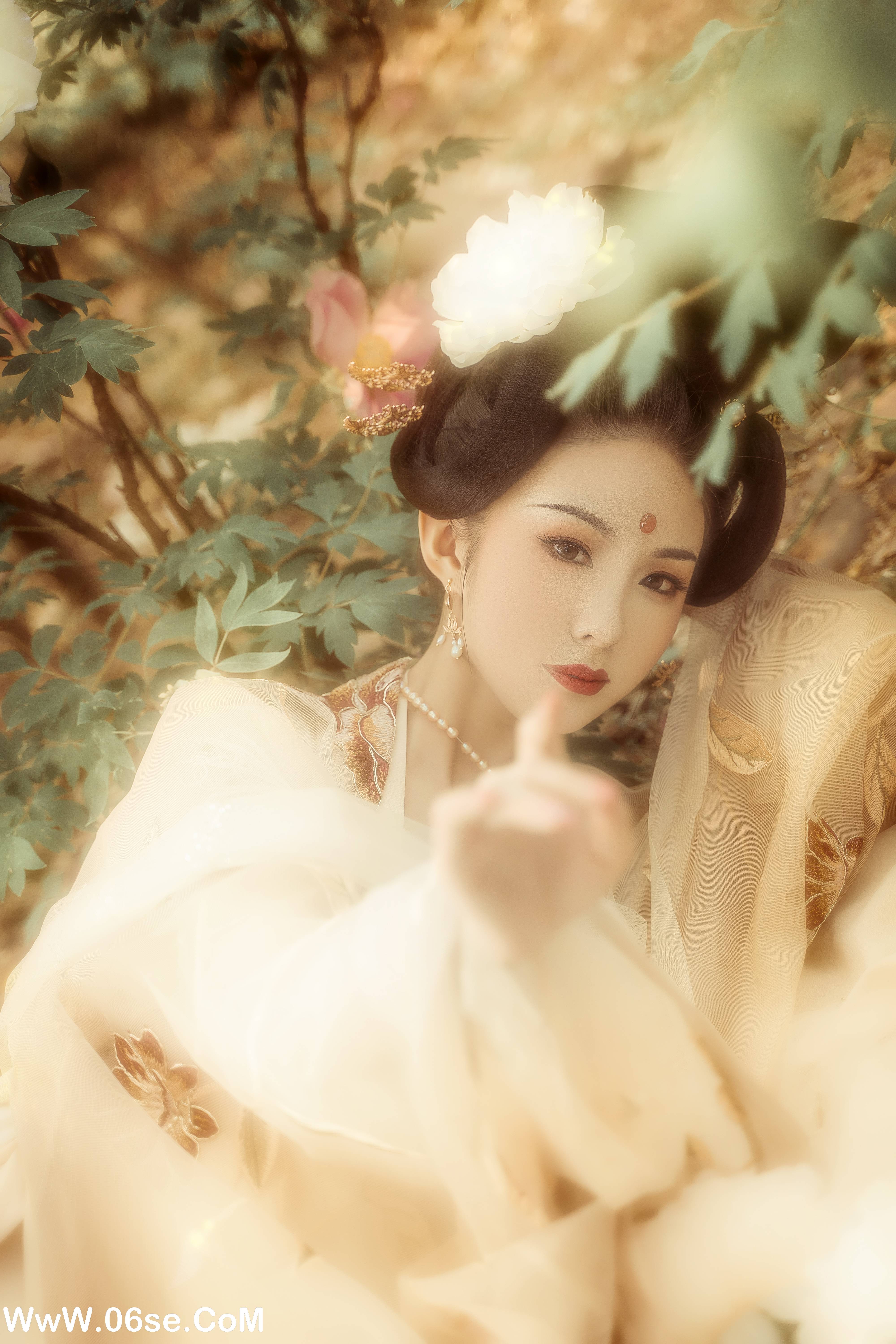 图片[22]-[YITUYU艺图语]2022.09.20 花想容 笔墨瞎伺候[34+1P／270MB]-六色网