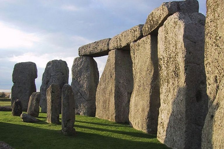 Why Should You Visit Stonehenge and When is the Best Time to Visit?