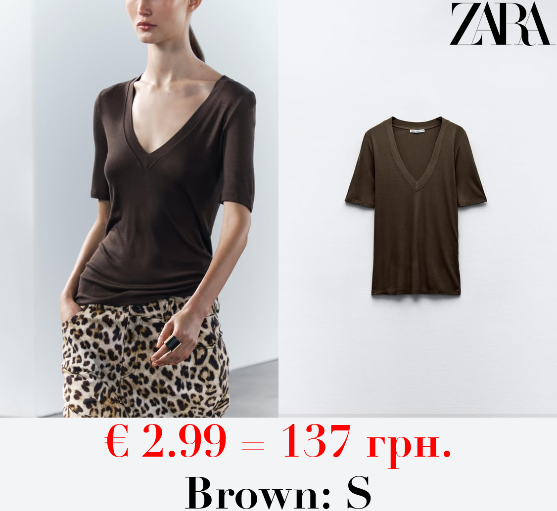 FLOWING V-NECK T-SHIRT