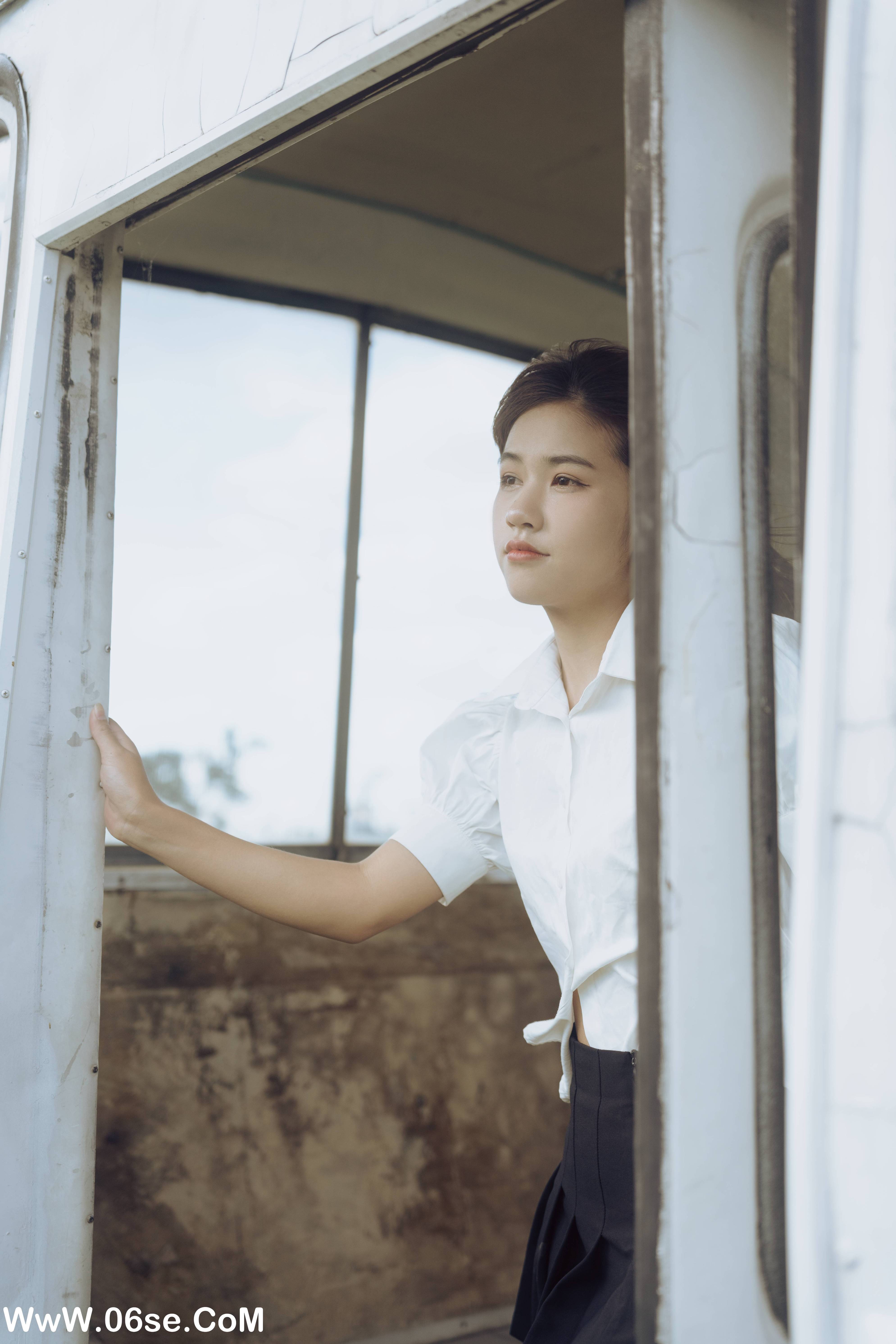 图片[38]-[YITUYU艺图语]2022.01.15 中巴车带我回家 落痣_[37+1P／630MB]-六色网
