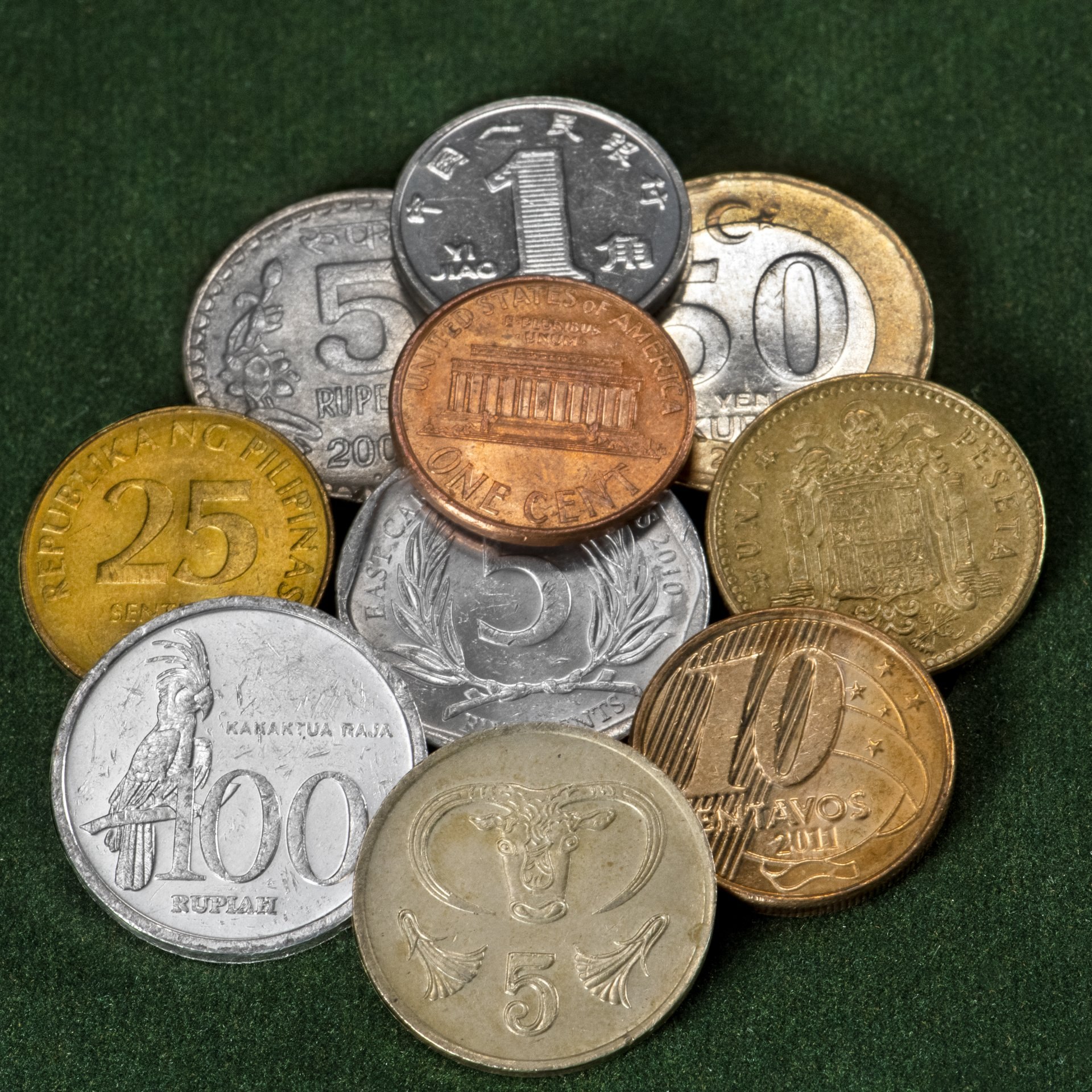 Миллионную коллекцию монет пытался вывезти китаец из Хабаровска