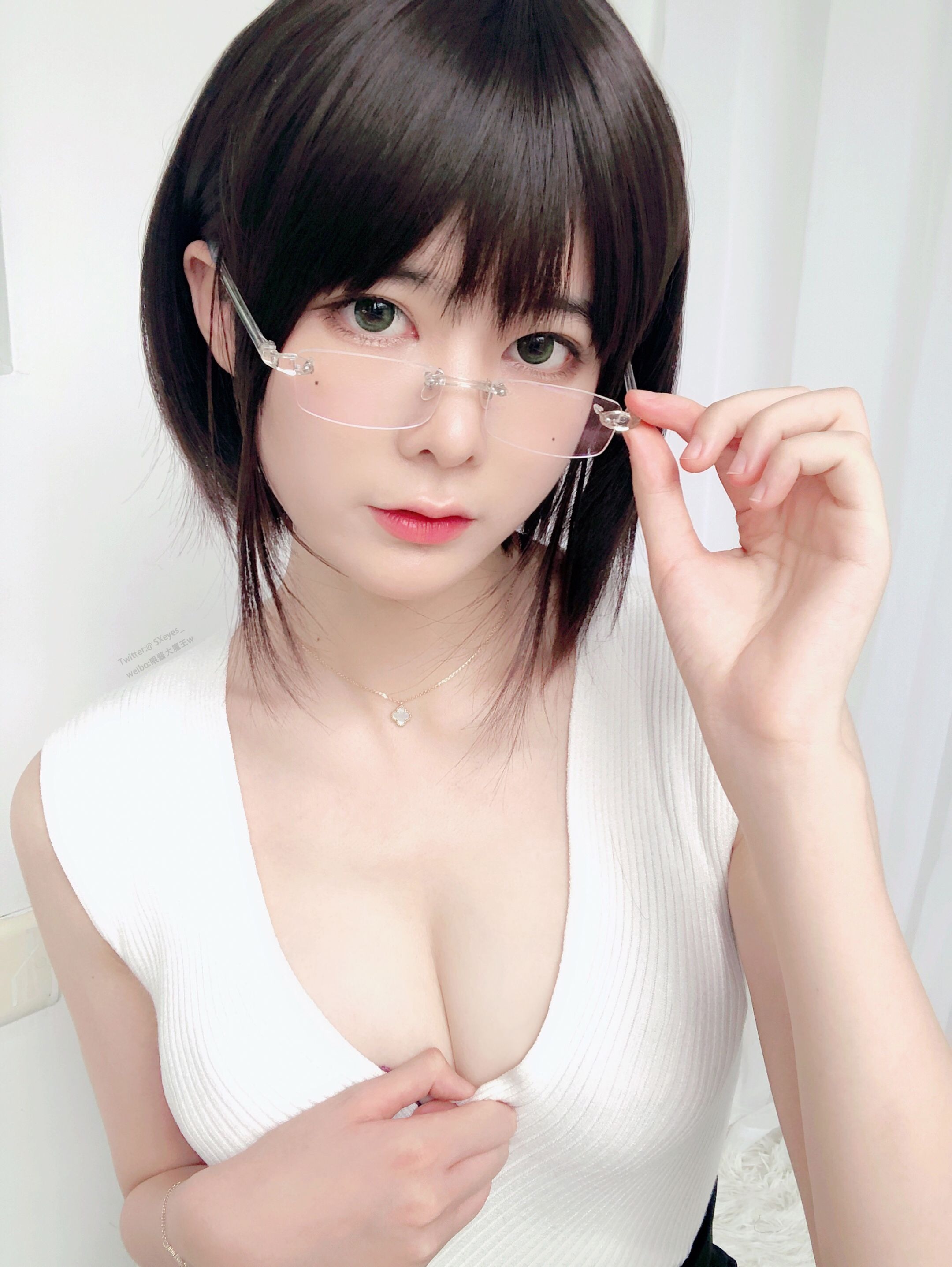 眼酱大魔王w-办公小姐姐w[26P] 17
