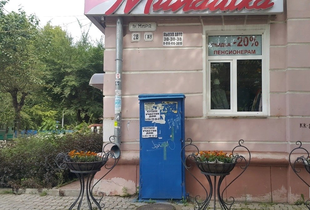 8-летний ребенок упал с 1,5-метрового телефонного распределительного шкафа в Хабаровске