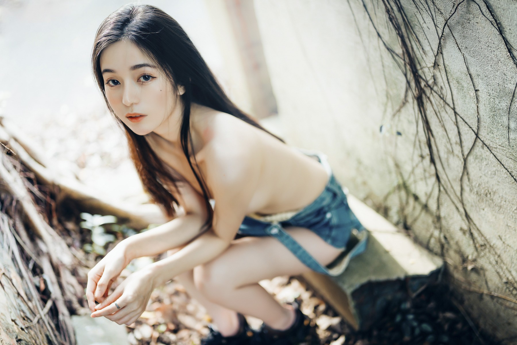巨乳仙仙辰 野外露出初體驗❤️ 紅衣+透明內褲 裸上身吊帶褲 透明白色罩衫 Vol.02 19