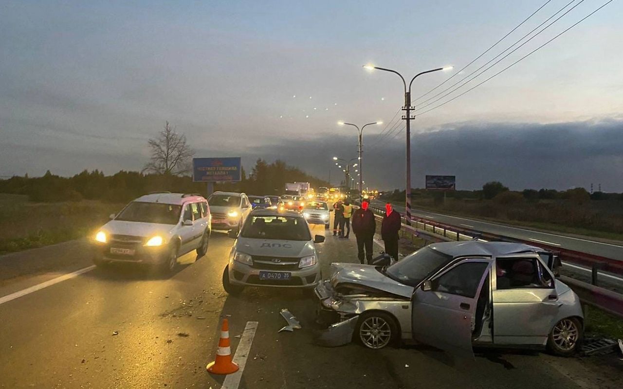 Дтп череповца. Авария Череповец 28.02.2019. Субару погибла Череповец.