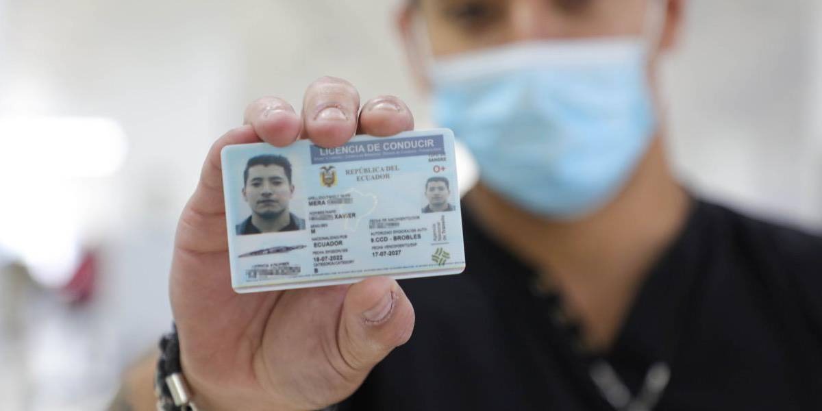 Хочу водить машину в Эквадоре. Водительское удостоверение есть. Что ...