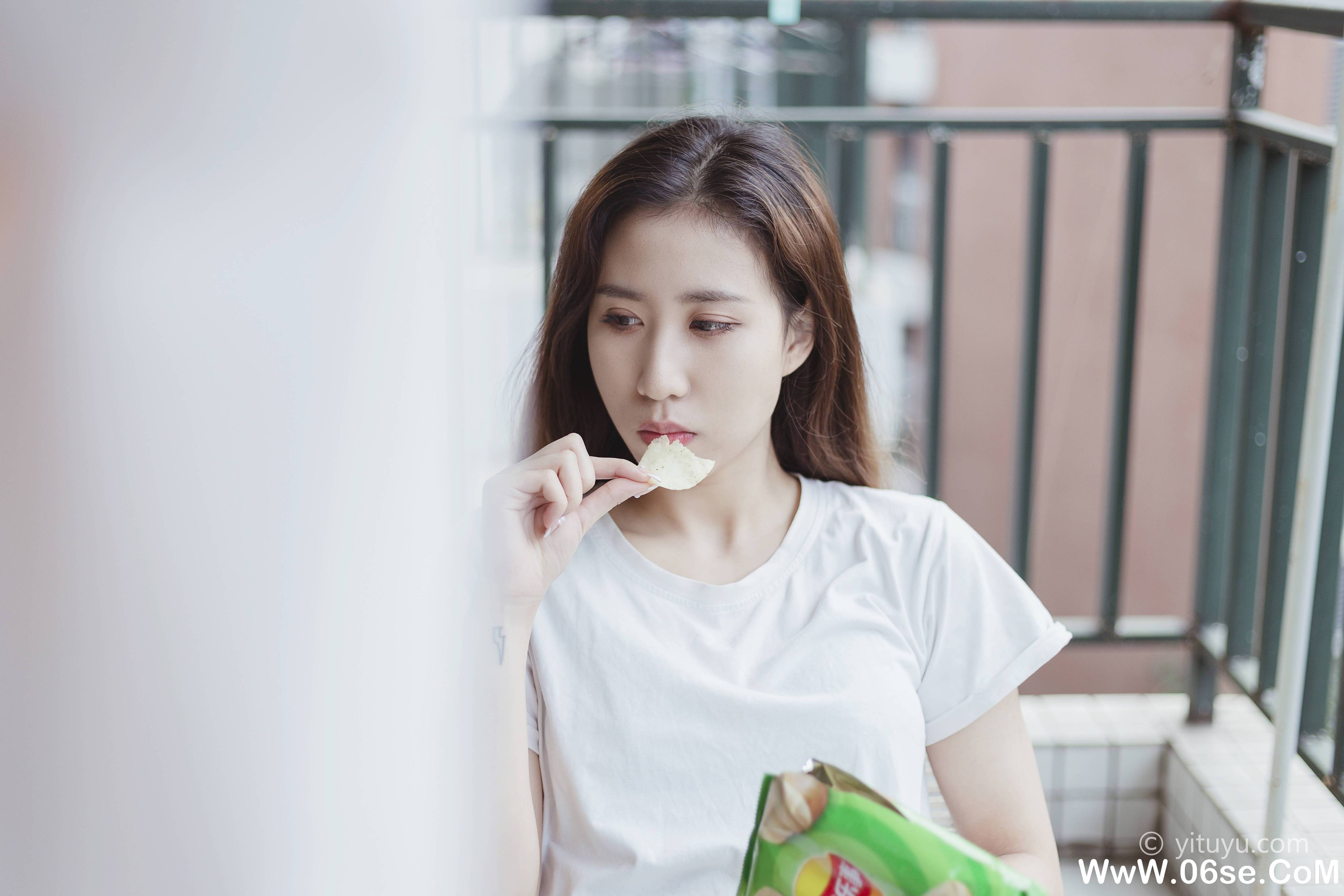 图片[25]-[YITUYU艺图语]2021.07.07 独自醒来 Jenny[35P／378MB]-六色网