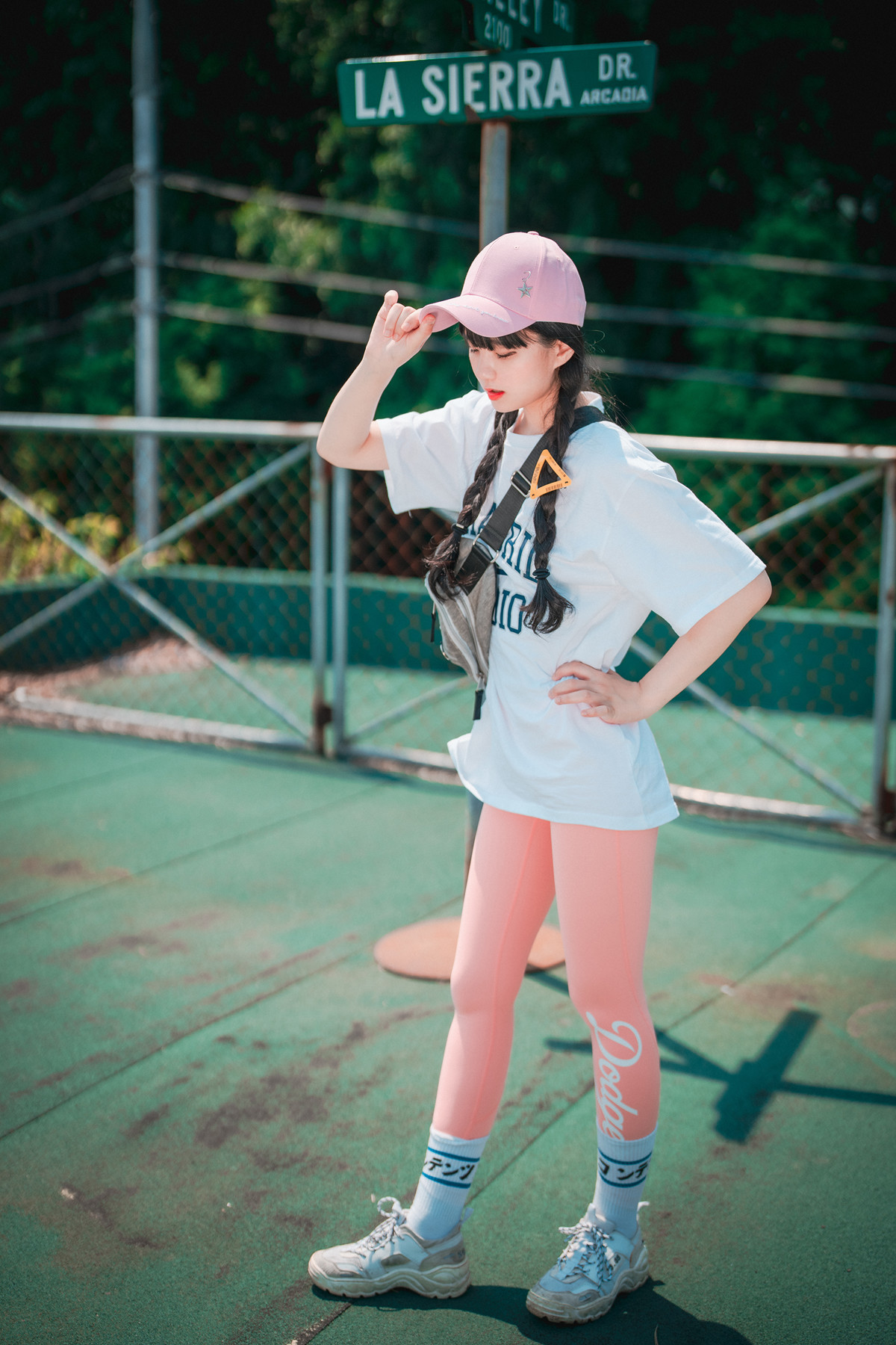 Jeong Jenny 정제니, DJAWA ‘Loose and Tight Pink’ Set.01 2