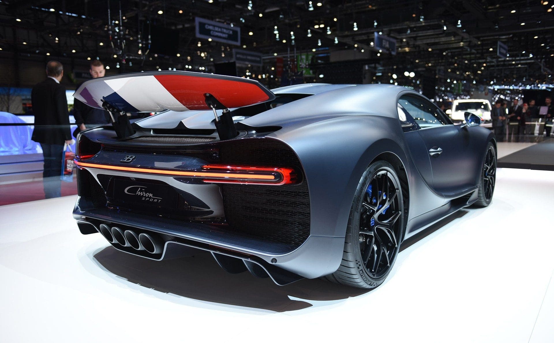 110th anniversary. Bugatti chiron sport. 80 лет надпись. обои пятерка.