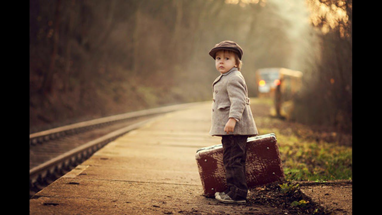 Детская фотосессия с чемоданом