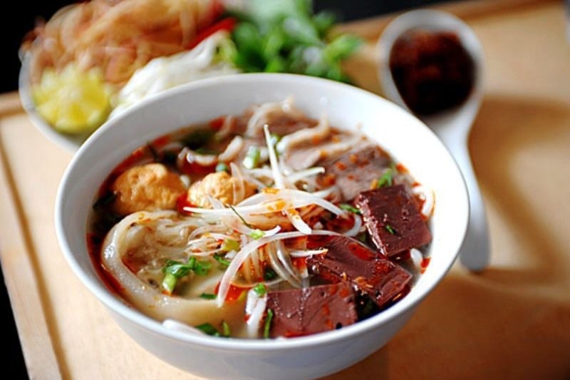 Японский город включил вьетнамский суп с лапшой из говядины в школьное меню