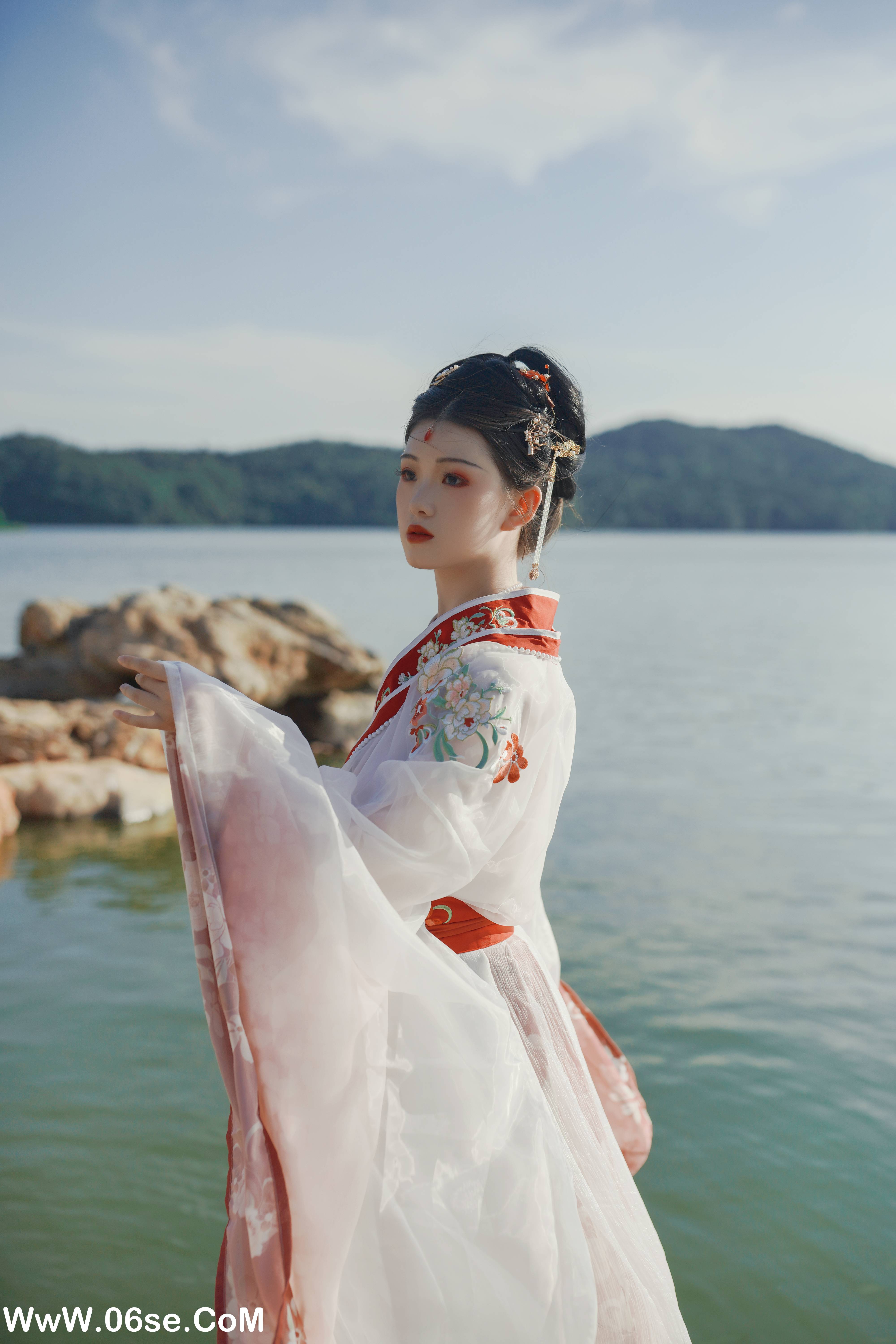 图片[18]-[YITUYU艺图语]2022.08.14 总有人间一两风 悦璃[23+1P／334MB]-六色网
