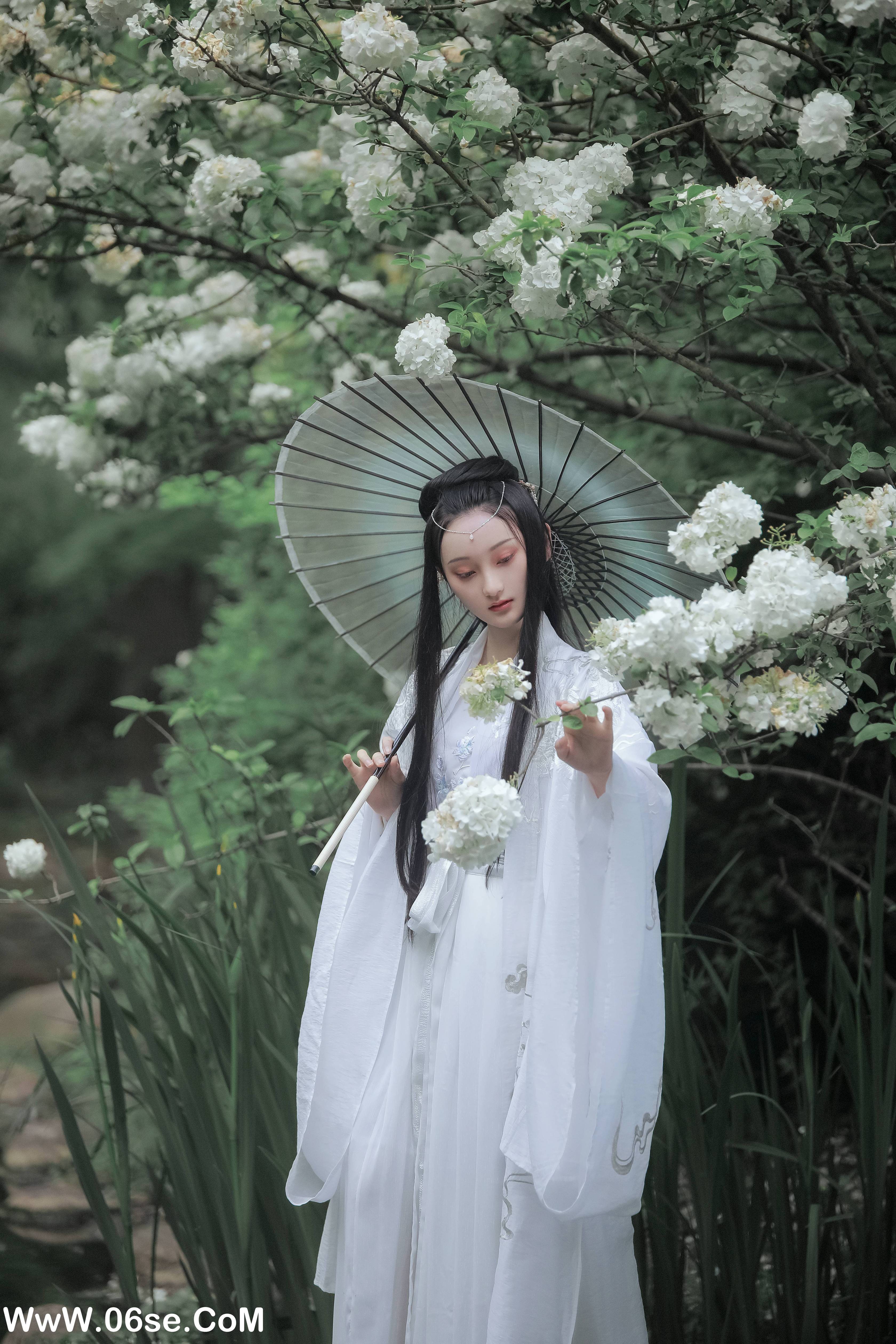 图片[21]-[YITUYU艺图语]2022.06.15 琼花并貌 云之是小狐狸吖[22P-495.57MB]-六色网