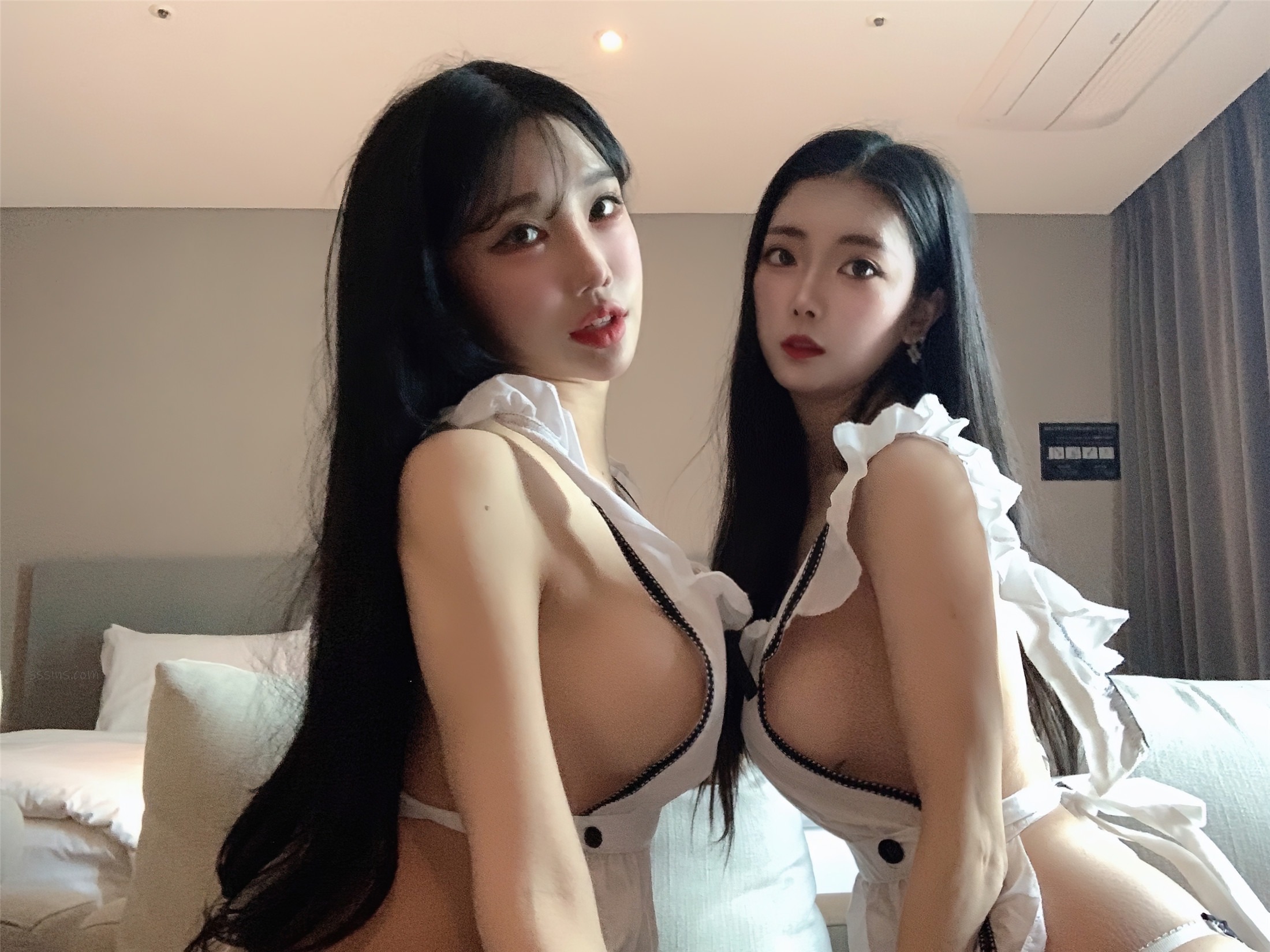 [Moon Night Snap] Mona (모나) x Yunjin - You, Me, We 75P 1
