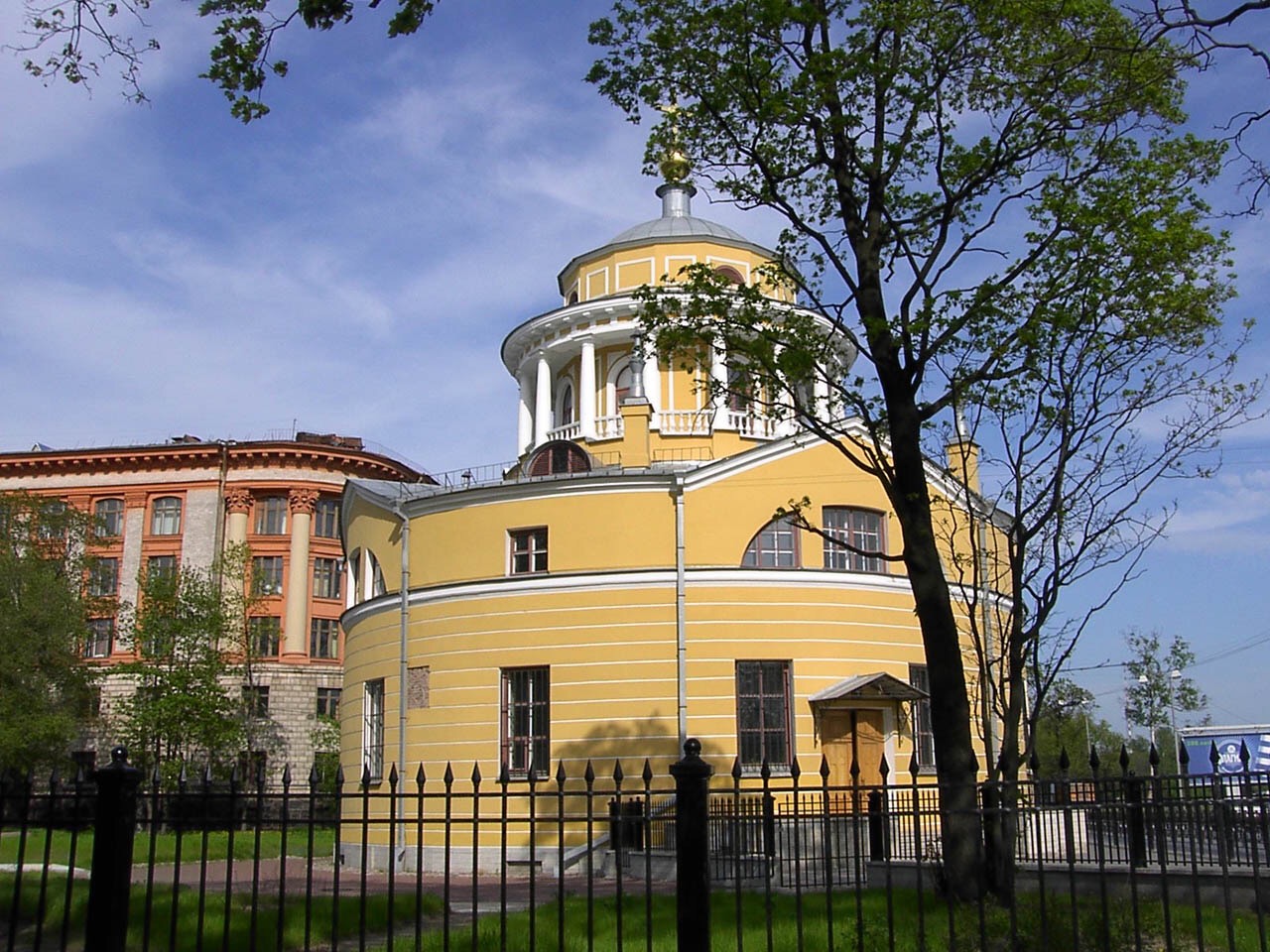 Старая деревня спб. Благовещенская Церковь Санкт-Петербург Приморский район. Благовещенская Церковь Старая деревня. Храм Приморский район СПБ. Санкт Петербург Церковь Благовещенская в старой деревне.