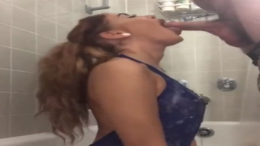 Una buena mamada en el baño