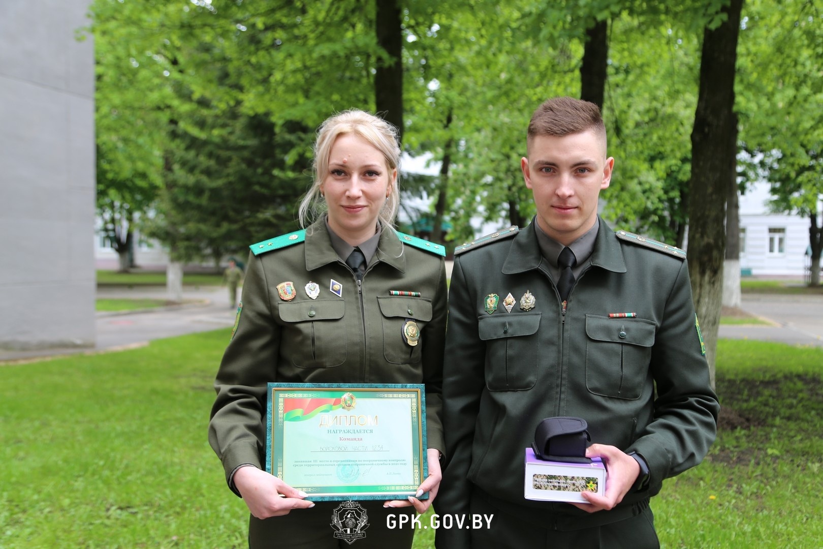 Начальник пограничного контроля. Сотрудники пограничной службы. Контролер пограничного контроля. Контролер пограничной службы. Лидский погранотряд.