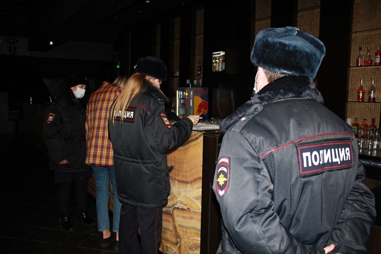 Ночные заведения Хабаровска не соблюдают антиковидные ограничения