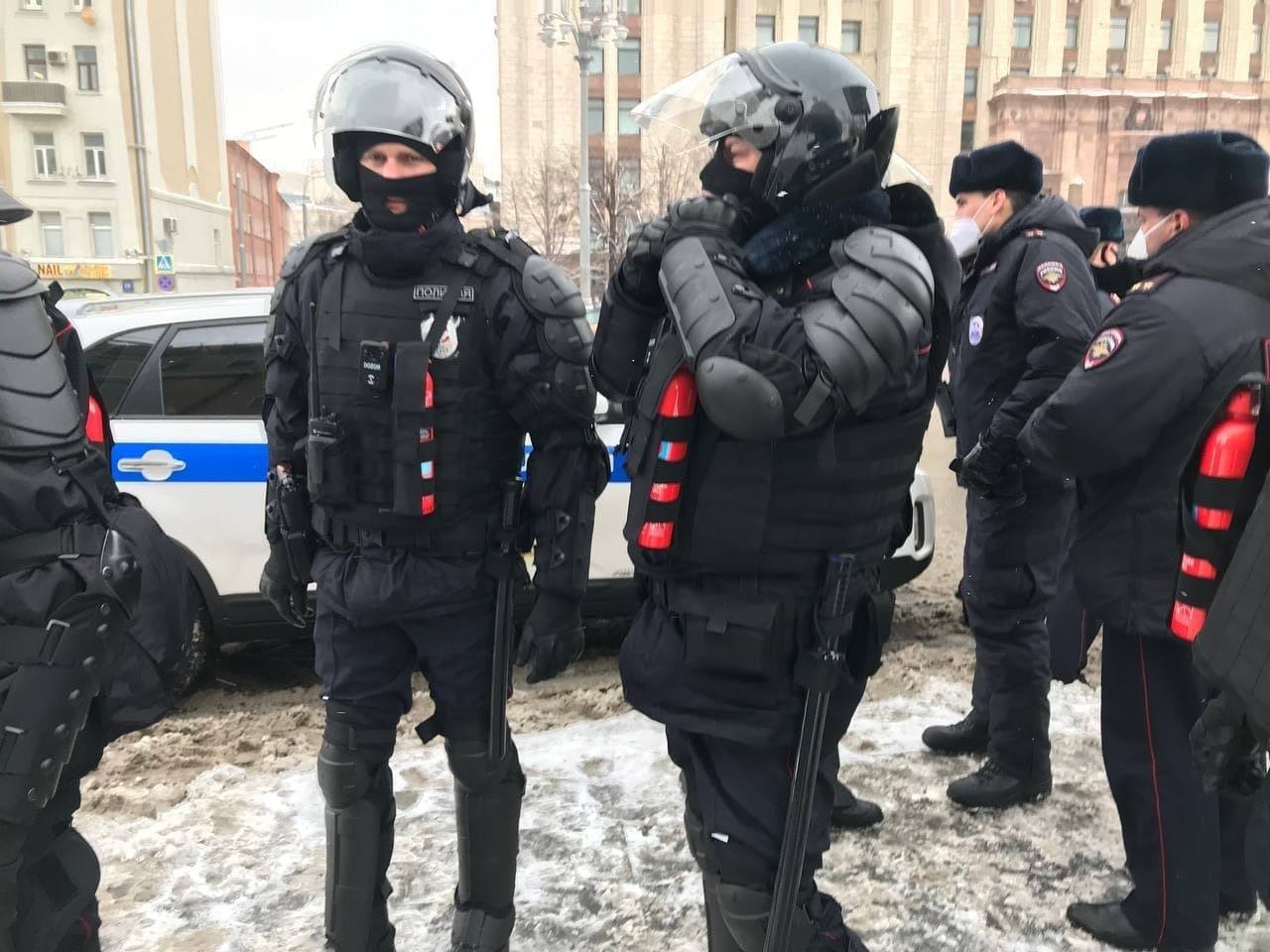 Тг канале силовики. Росгвардия на митинге в Москве. Огнетушители у полицейских. Топовые силовики. Митинги 31 января 2021.