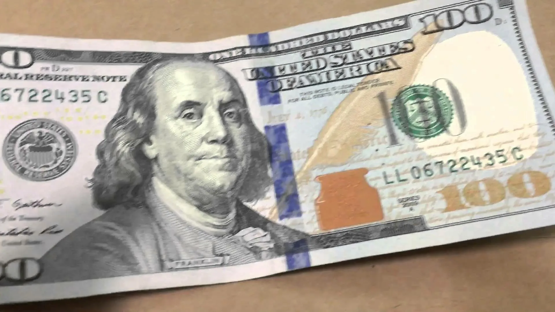 Фото нового доллара 100. 100 Dollar Bill New. Настоящая 100 долларовая купюра. Настоящие доллары. Настоящий доллар картинка.