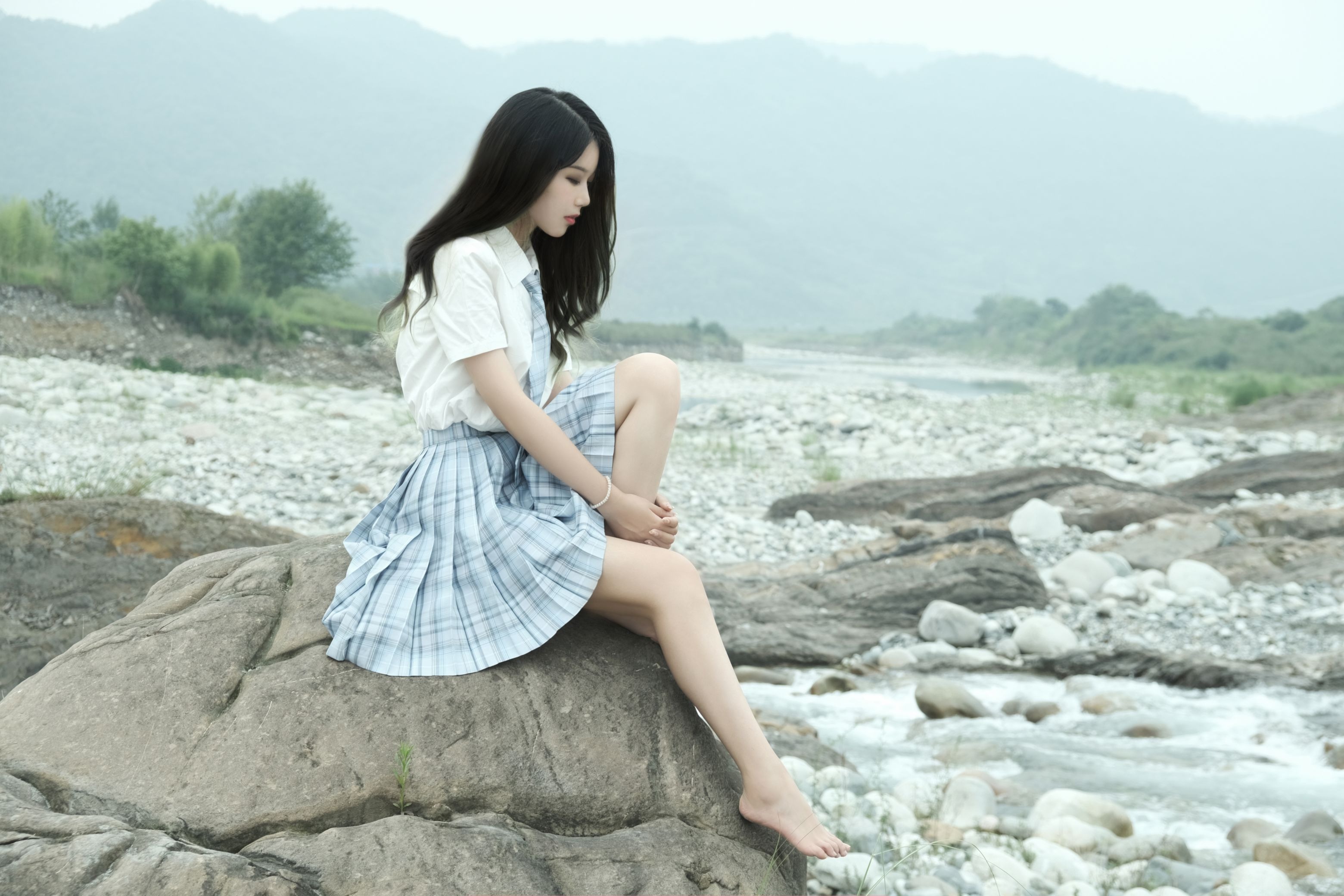 eloise软软 - 河边JK 18