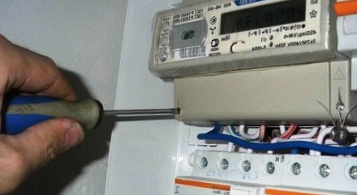 Информацию об открутке электросчетчиков запретили в Хабаровске