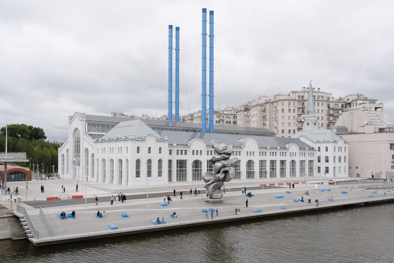 Дом культуры ГЭС-2 на Болотной набережной в Москве