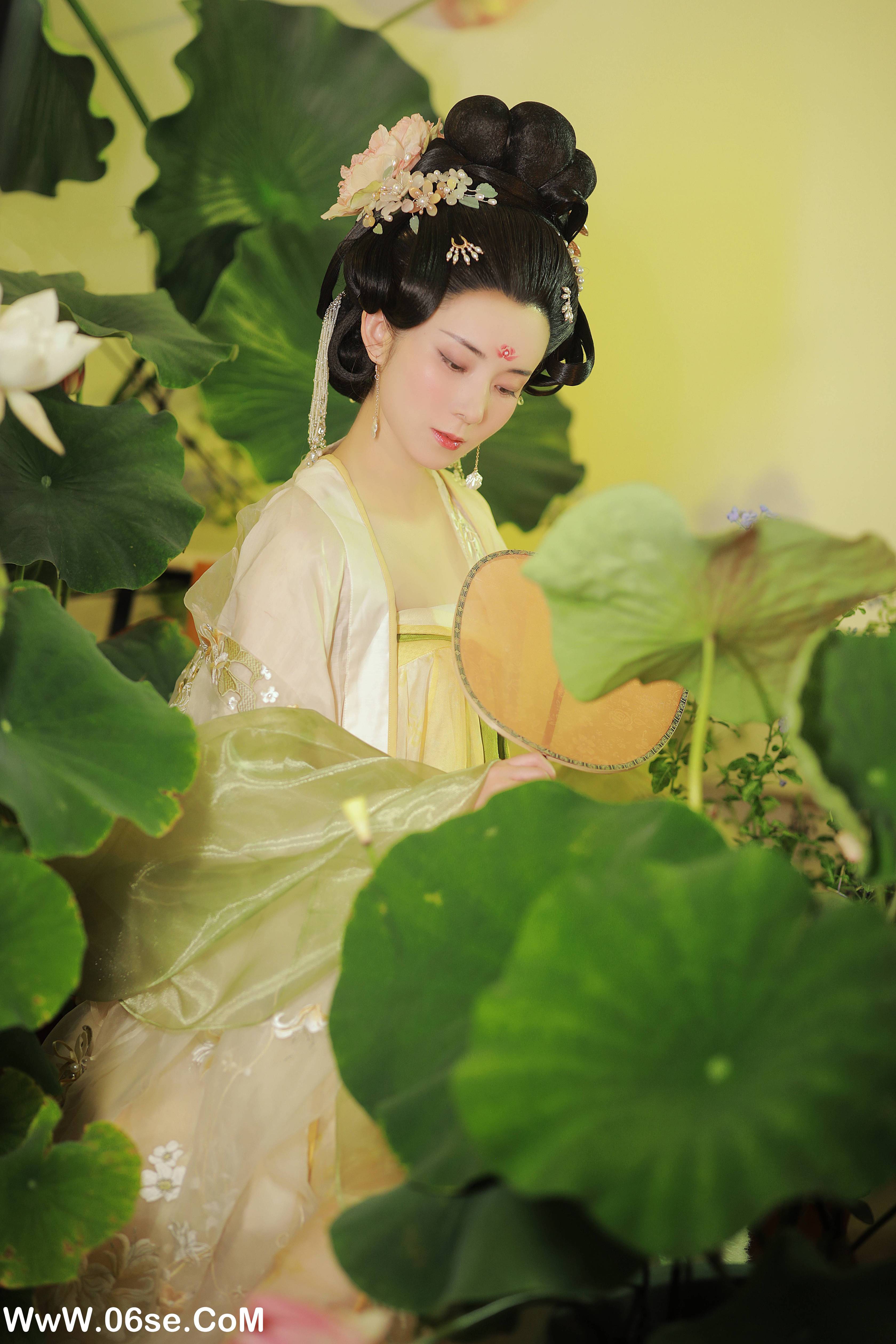 图片[27]-[YITUYU艺图语]2022.09.09 云想衣裳花想容 也清秋[31+1P／681MB]-六色网