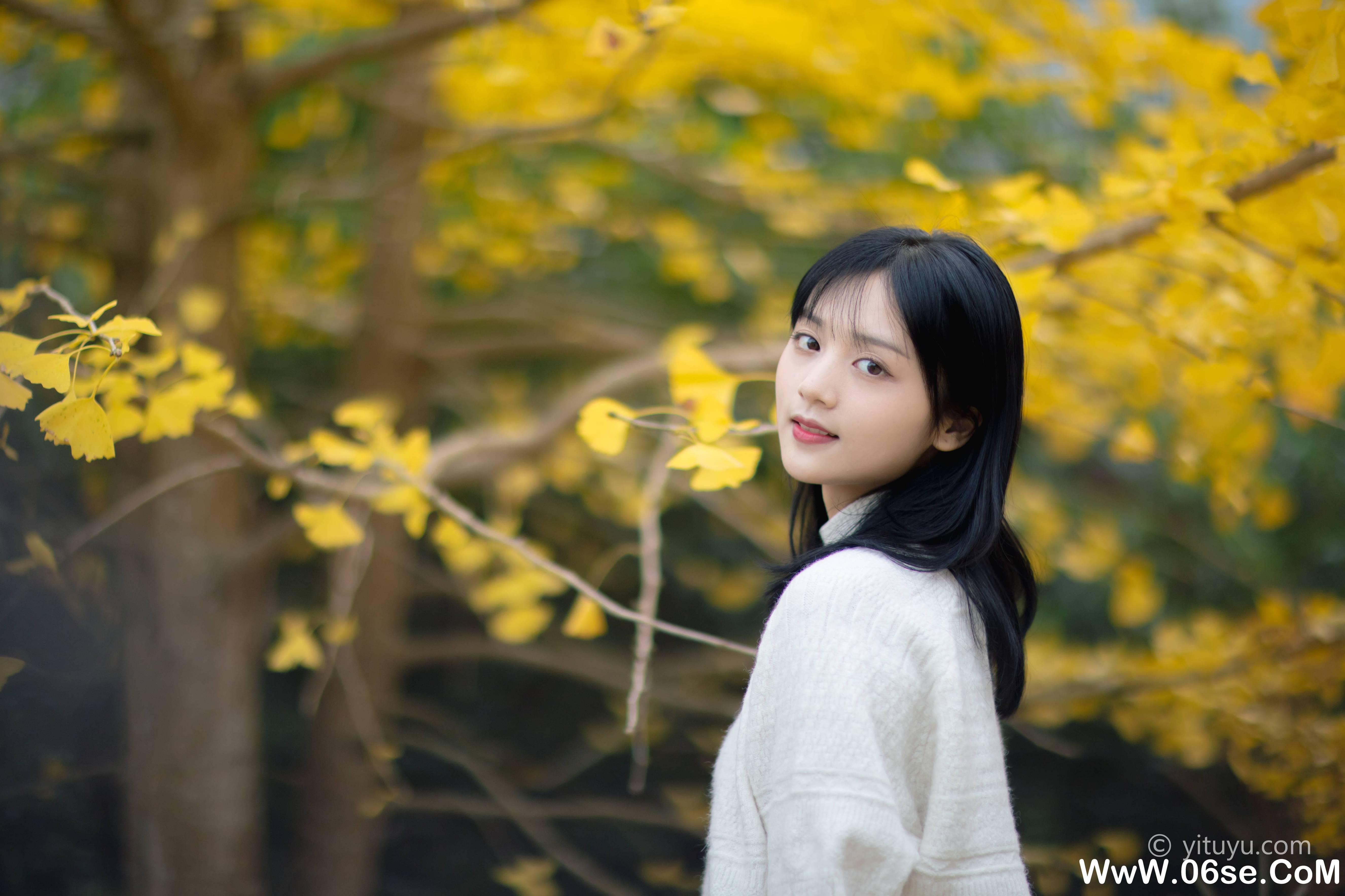 图片[36]-[YITUYU艺图语]2021.08.14 银杏之恋 雨文[38+1P／454MB]-六色网