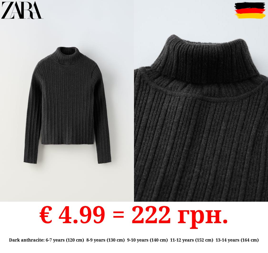 RIBBED TURTLENECK SWEATER